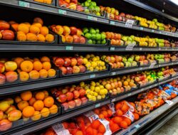 Tantangan dan Peluang Warung Kelontong di Tengah Persaingan Minimarket 2025
